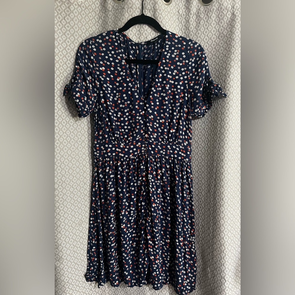 Madewell Tie Sleeve Button Front Dress in Mini Daisy in Baby Floral Bengali Indi